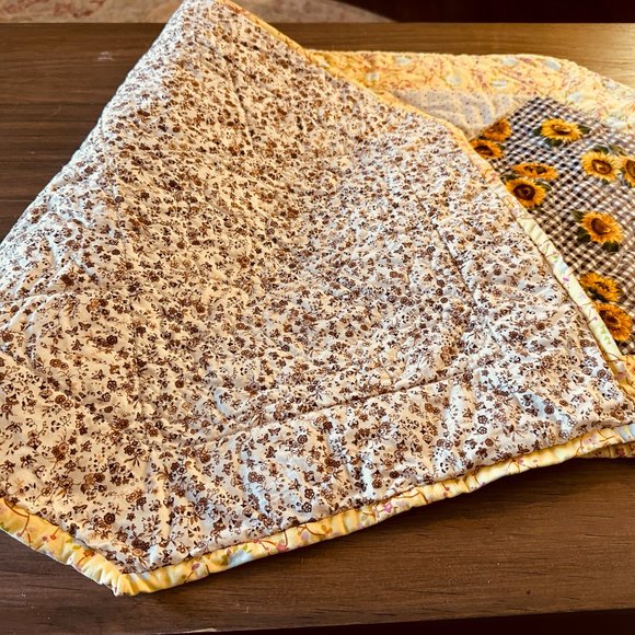 Vintage Sunflower Print Table Runner Handmade Machine Quilted 43.5 x17.5 inches - Picture 3 of 6